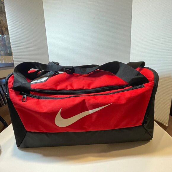 Nike Red & Black Duffle Bag With White Logo 2503 Cu In Capacity Durable Polyeste - Picture 9 of 16